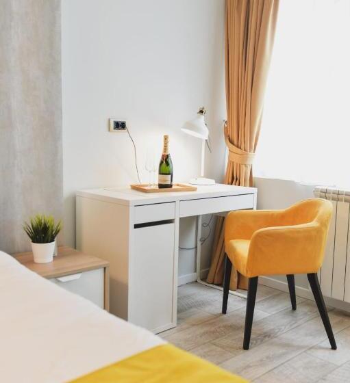 اتاق استاندارد سه نفره, Garni House 46 Plus