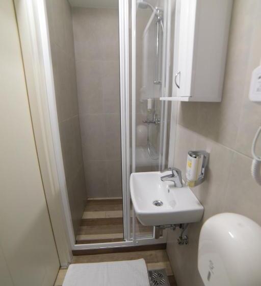اتاق استاندارد سه نفره, Garni House 46 Plus