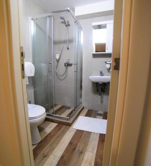 اتاق استاندارد سه نفره, Garni House 46 Plus