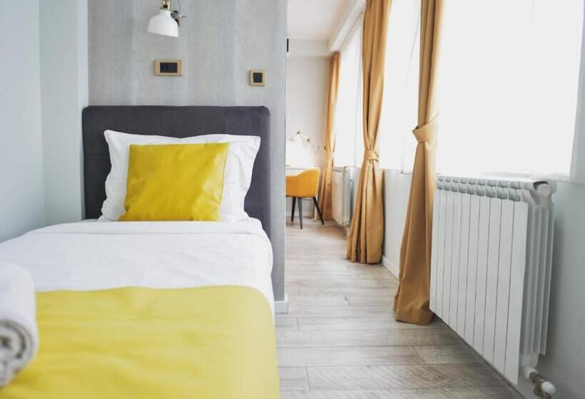 اتاق استاندارد سه نفره, Garni House 46 Plus