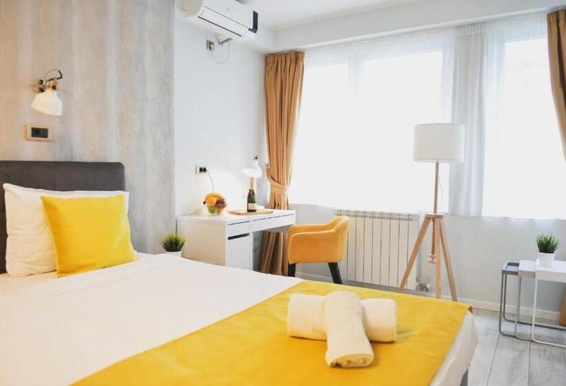 اتاق استاندارد سه نفره, Garni House 46 Plus