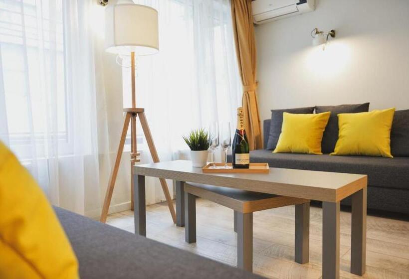 اتاق خانوادگی, Garni House 46 Plus