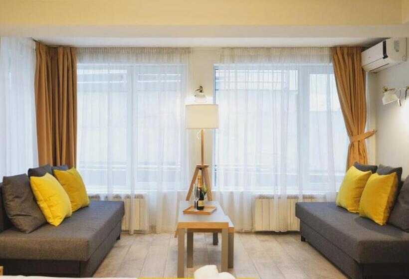 اتاق خانوادگی, Garni House 46 Plus