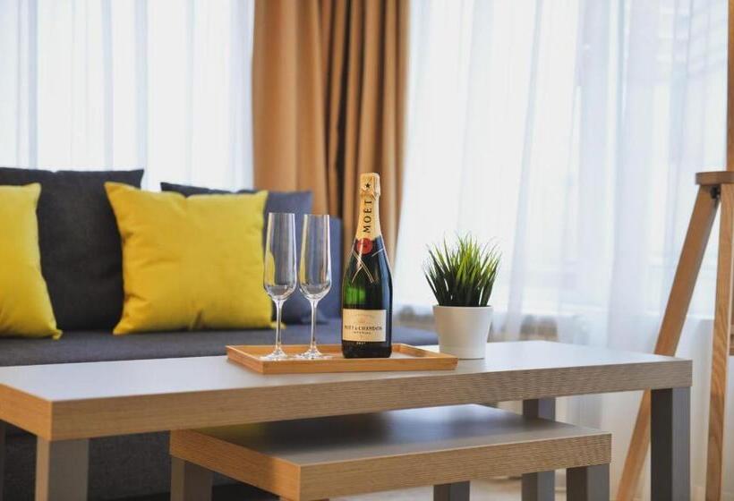 اتاق خانوادگی, Garni House 46 Plus