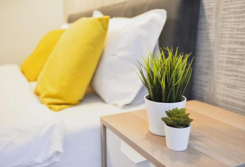 اتاق خانوادگی, Garni House 46 Plus