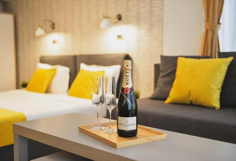 اتاق خانوادگی, Garni House 46 Plus