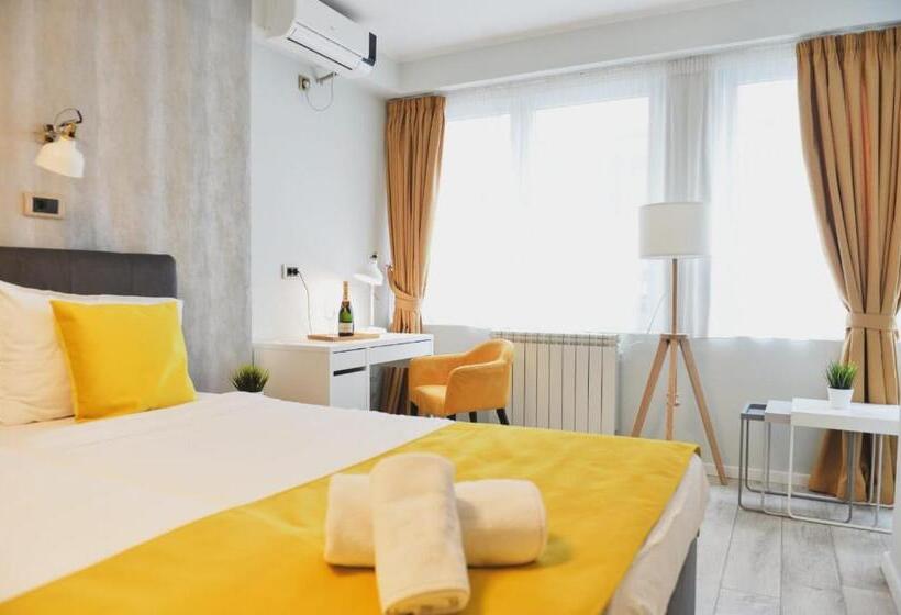اتاق استاندارد سه نفره, Garni House 46 Plus