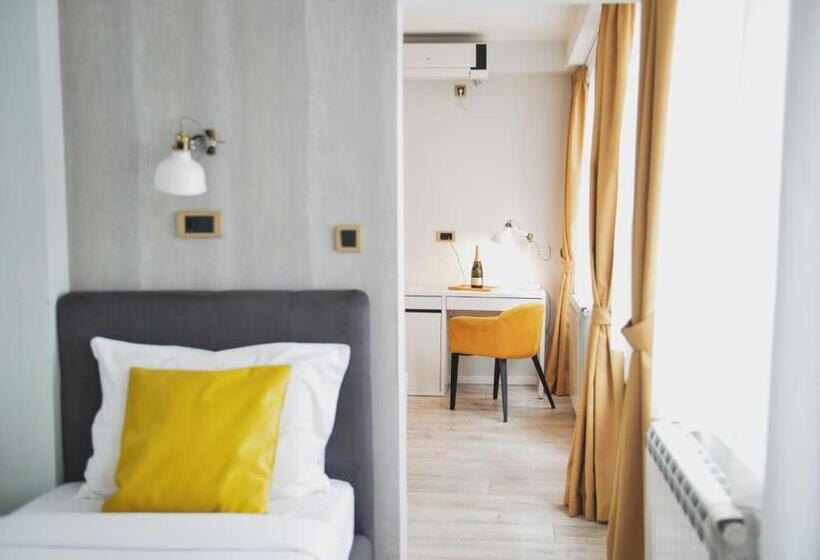 اتاق استاندارد سه نفره, Garni House 46 Plus