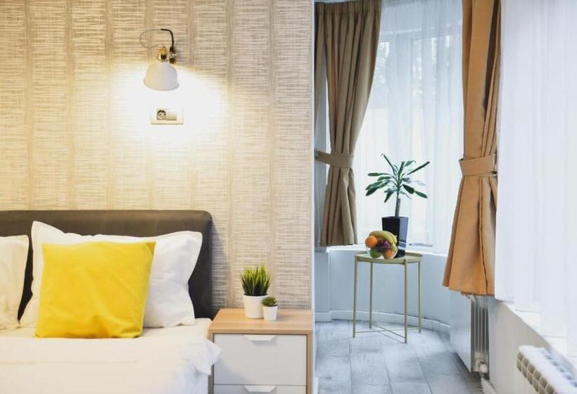 اتاق استاندارد سه نفره, Garni House 46 Plus