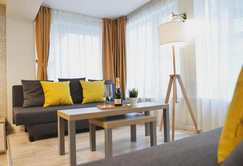 اتاق خانوادگی, Garni House 46 Plus