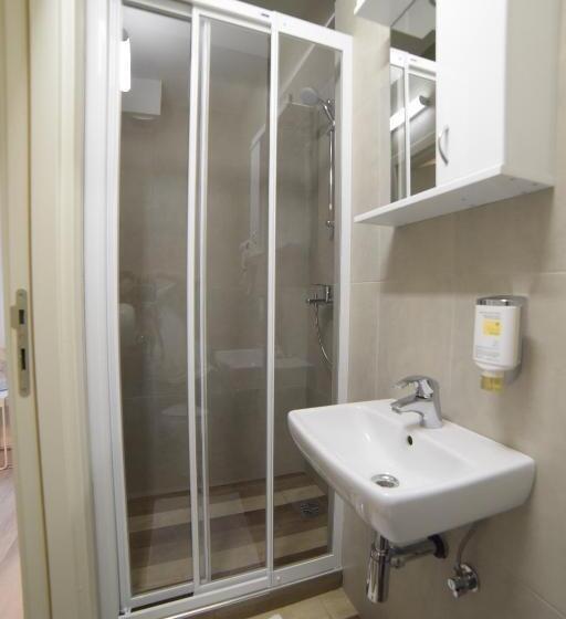 اتاق خانوادگی, Garni House 46 Plus