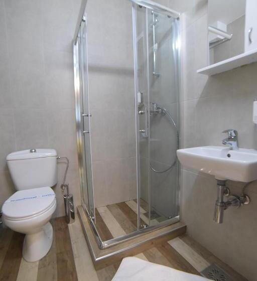 اتاق خانوادگی, Garni House 46 Plus
