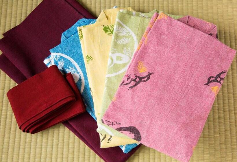 اتاق لوکس, Hatori