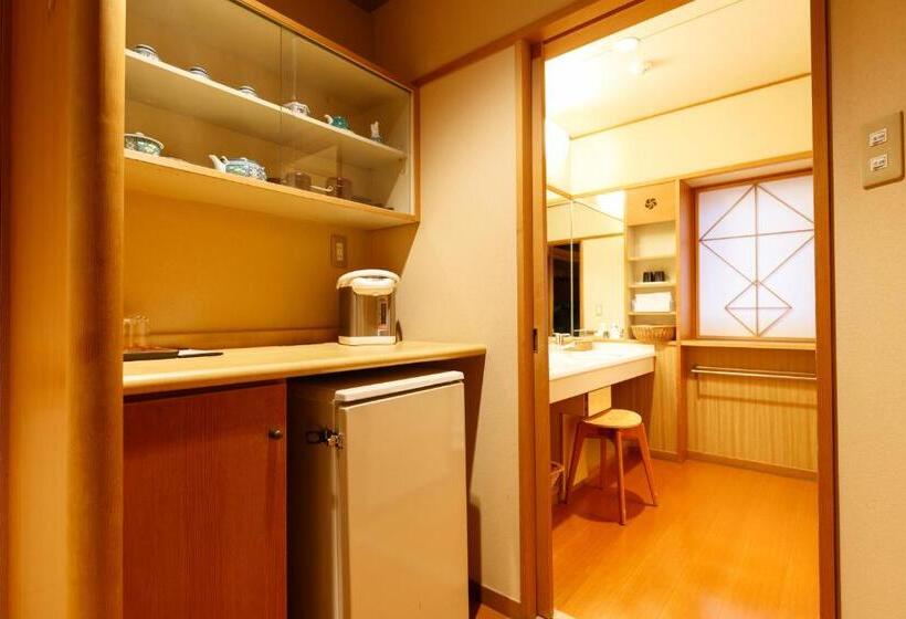 اتاق لوکس, Hatori