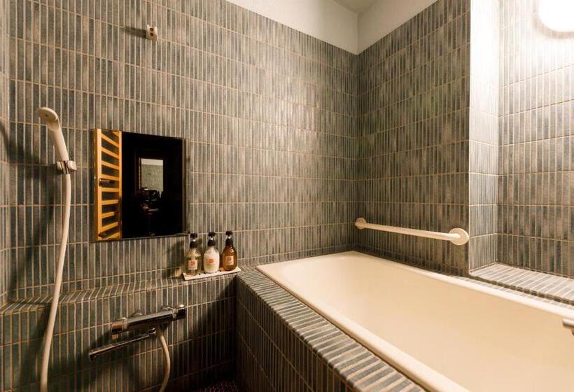 اتاق لوکس, Hatori