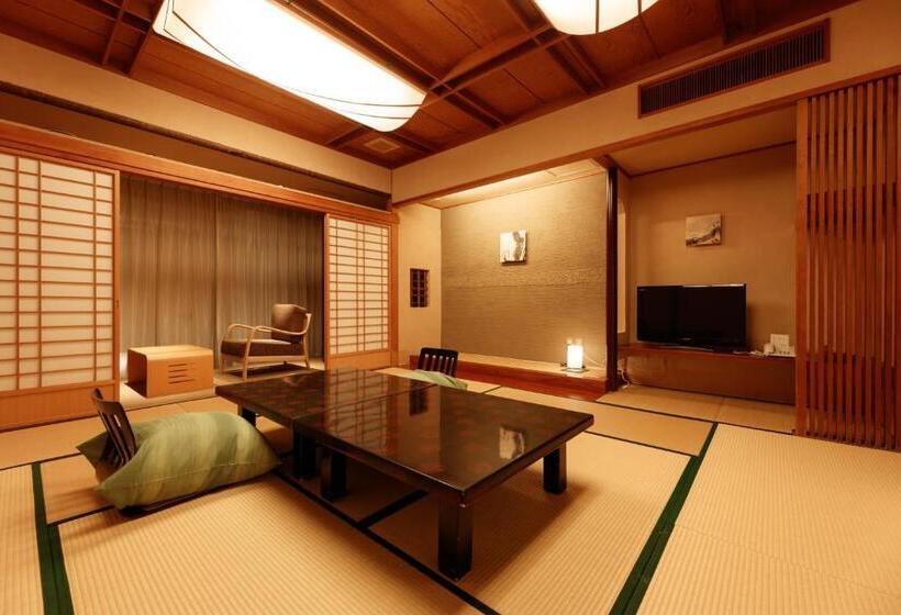 اتاق لوکس, Hatori