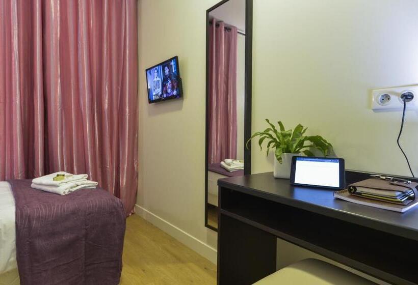 اتاق استاندارد یک نفره, Du Quai De Seine