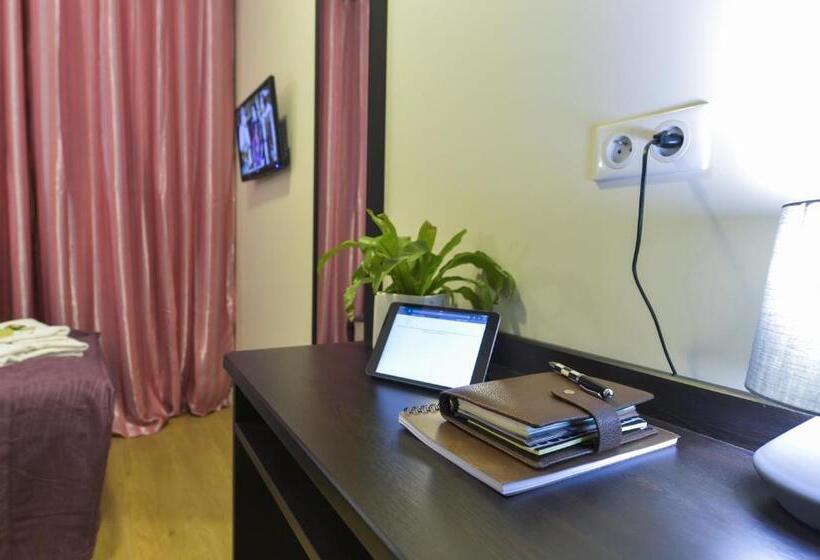 اتاق استاندارد یک نفره, Du Quai De Seine