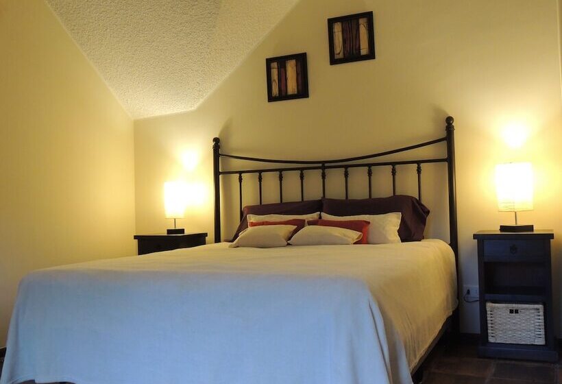 Люкс Повышенной Комфортности, Petit Chateau Hotel Boutique