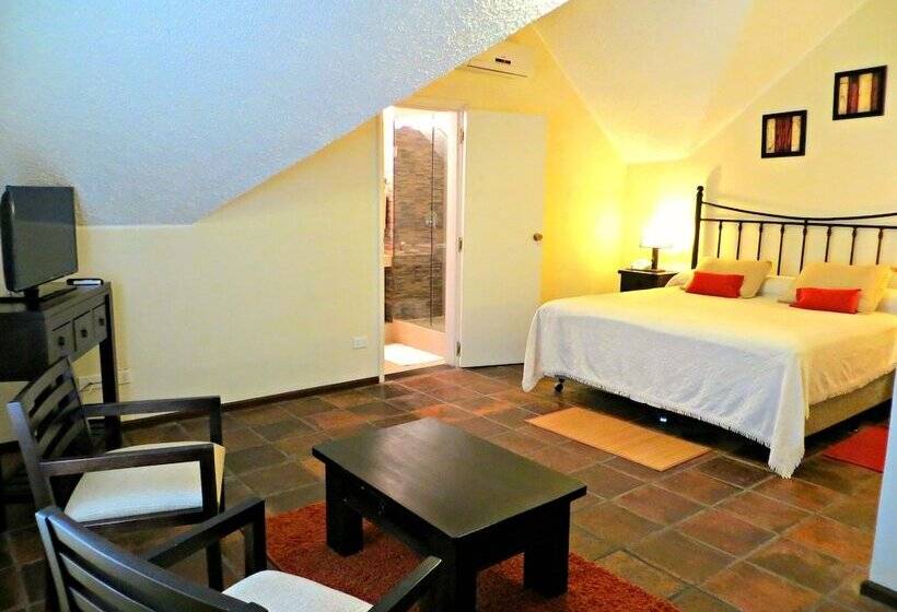 Люкс Повышенной Комфортности, Petit Chateau Hotel Boutique