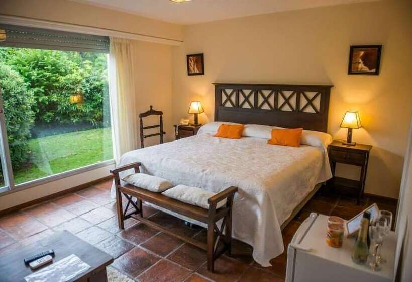 Люкс Повышенной Комфортности, Petit Chateau Hotel Boutique