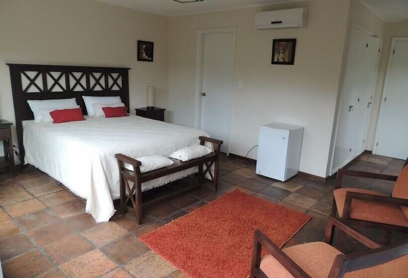 Люкс Повышенной Комфортности, Petit Chateau Hotel Boutique