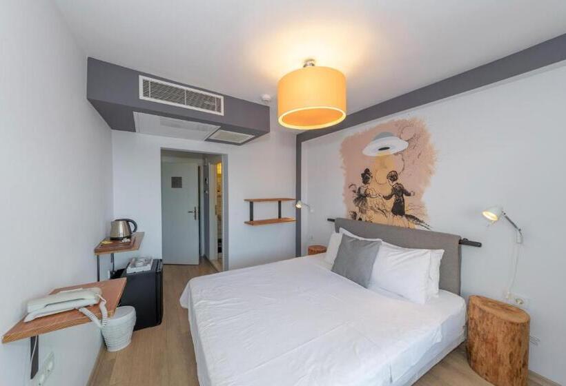 スタンダードルーム, Rumours Inn