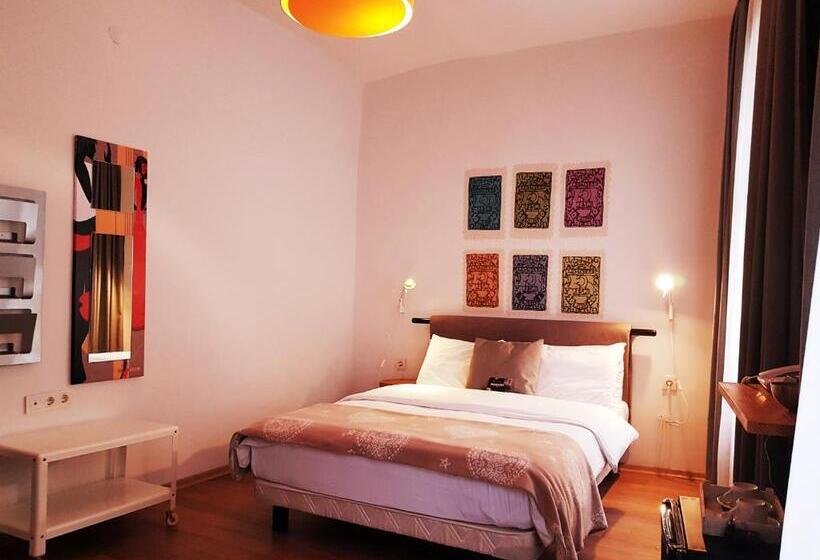 スタンダードルーム, Rumours Inn