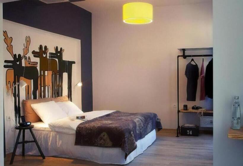 スタンダードトリプルルーム, Rumours Inn