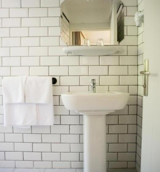 デラックスルーム, Rumours Inn