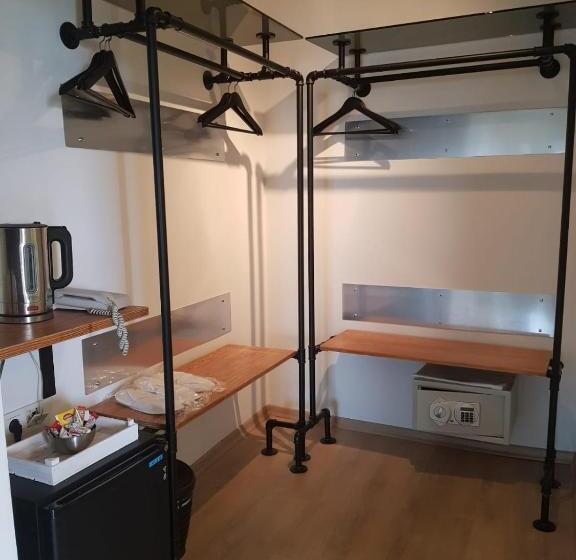 サイドシービューファミリールーム, Rumours Inn