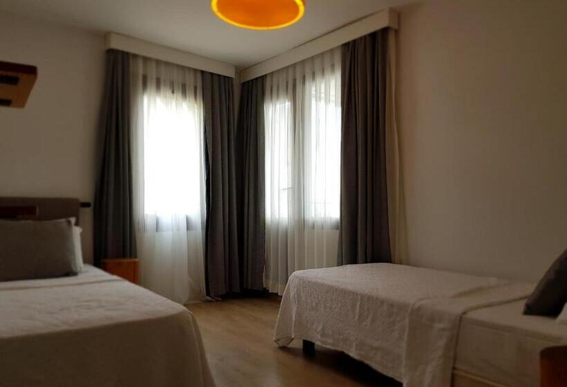 サイドシービューファミリールーム, Rumours Inn