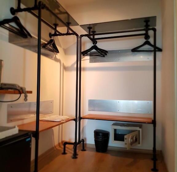 サイドシービューファミリールーム, Rumours Inn