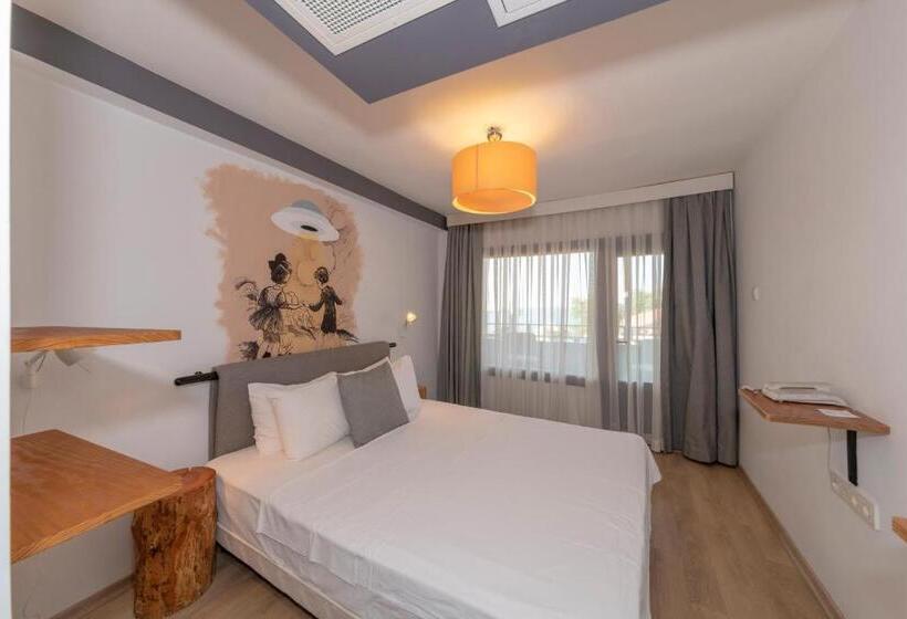 オーシャンビュースタンダードルームバルコニー付き, Rumours Inn