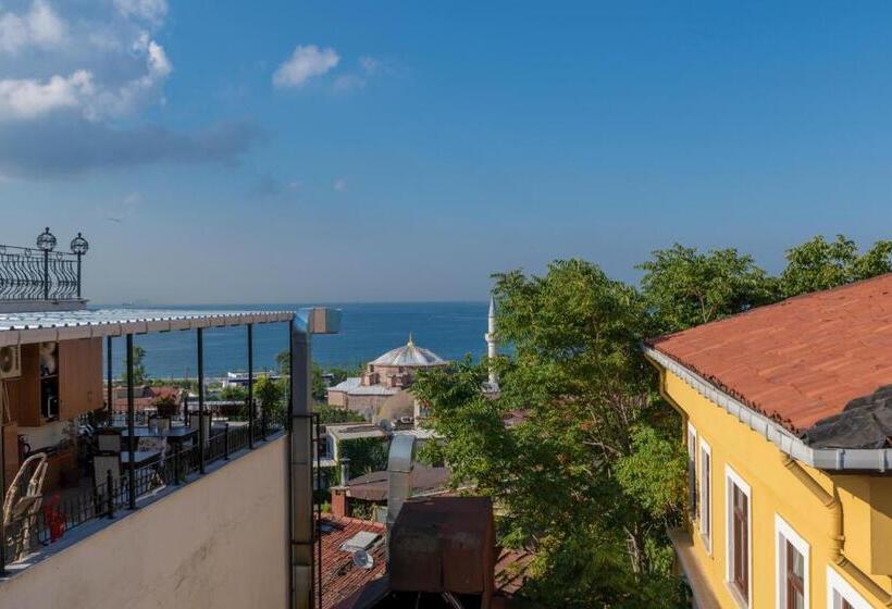 オーシャンビュースタンダードルームバルコニー付き, Rumours Inn