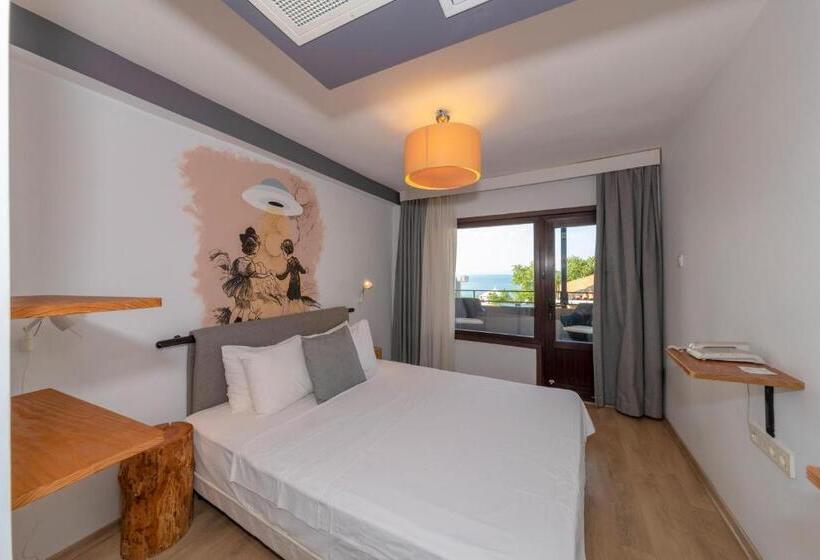 オーシャンビュースタンダードルームバルコニー付き, Rumours Inn