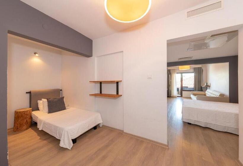 ファミリールーム, Rumours Inn