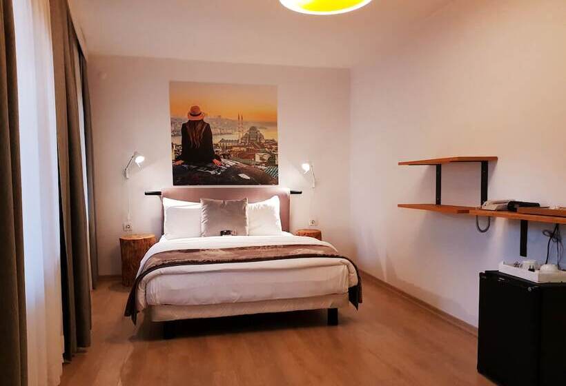 デラックスルーム, Rumours Inn