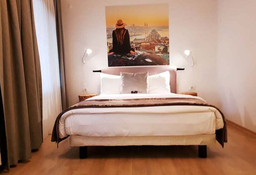 デラックスルーム, Rumours Inn