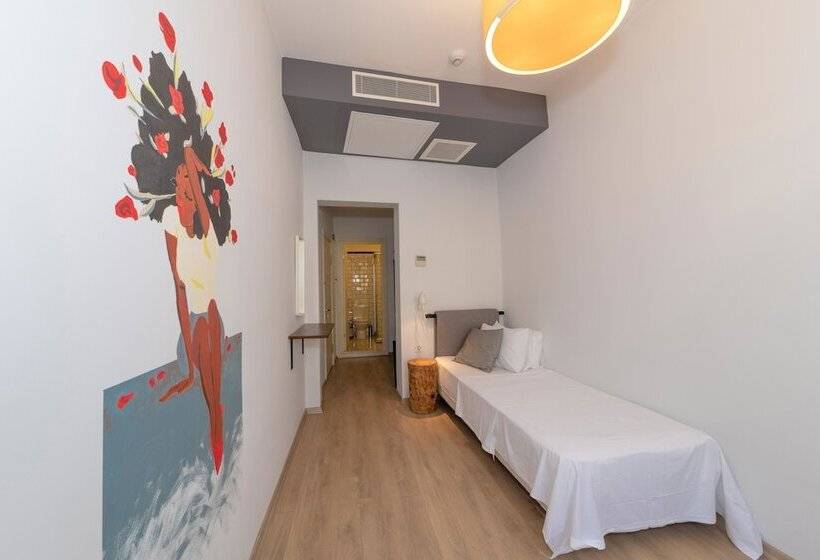 スタンダードシングルルーム, Rumours Inn