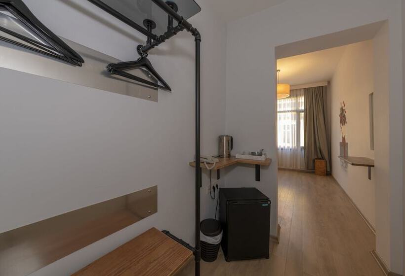 スタンダードシングルルーム, Rumours Inn