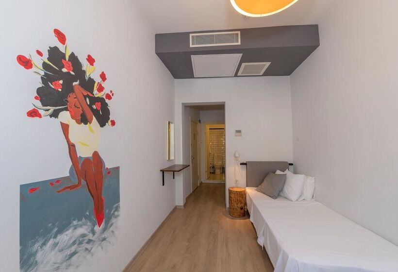 スタンダードシングルルーム, Rumours Inn