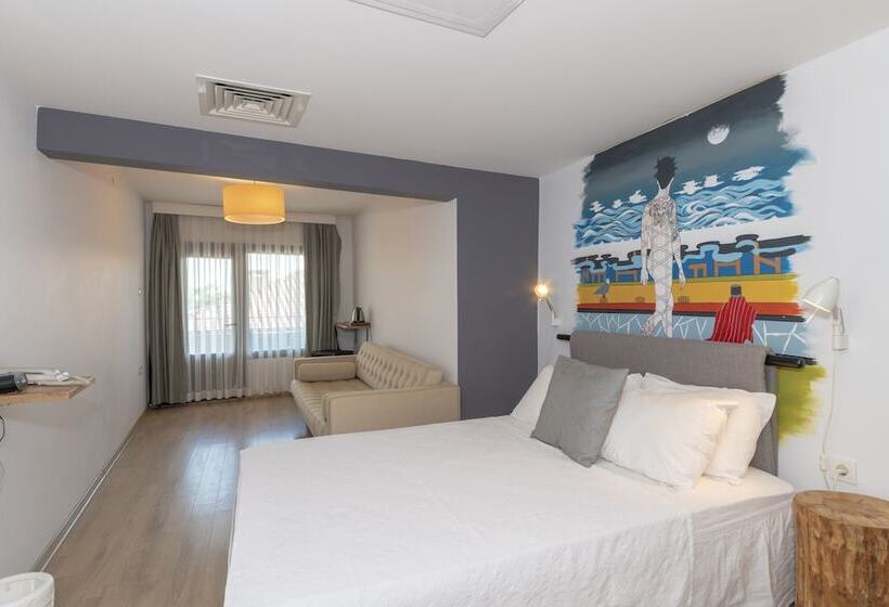 ファミリールーム, Rumours Inn