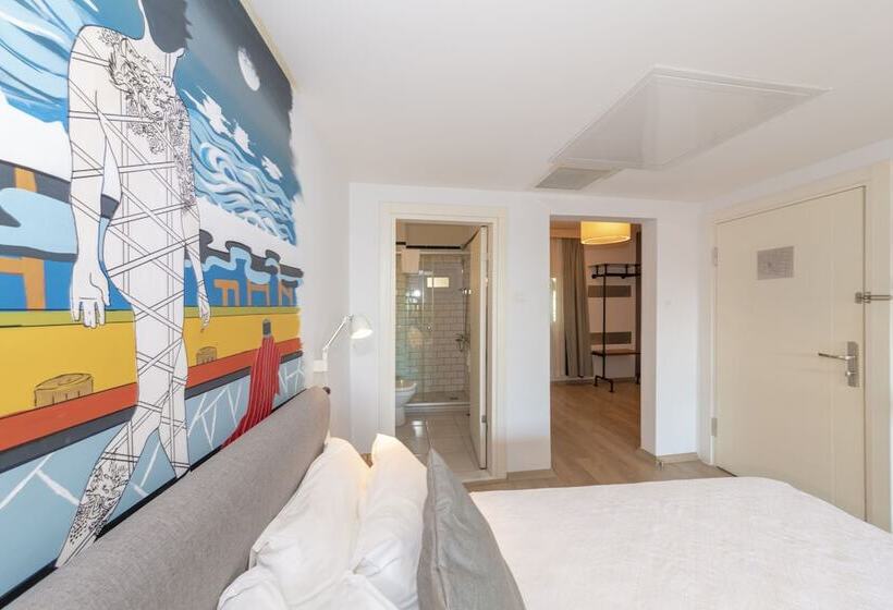 ファミリールーム, Rumours Inn