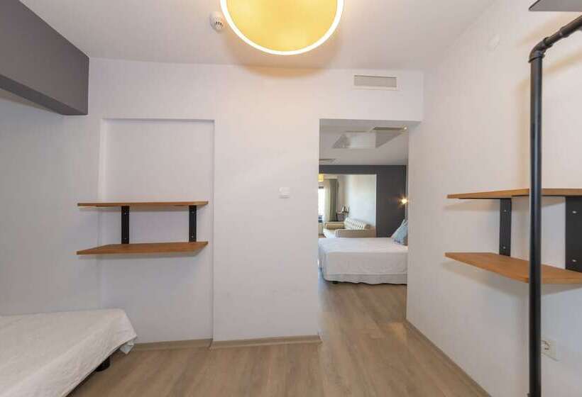 ファミリールーム, Rumours Inn