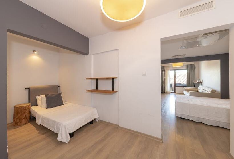 ファミリールーム, Rumours Inn