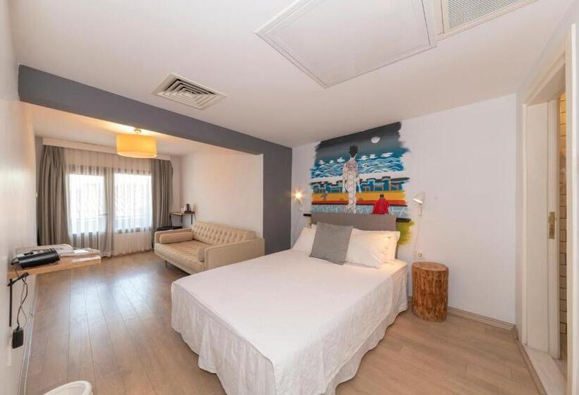 ファミリールーム, Rumours Inn