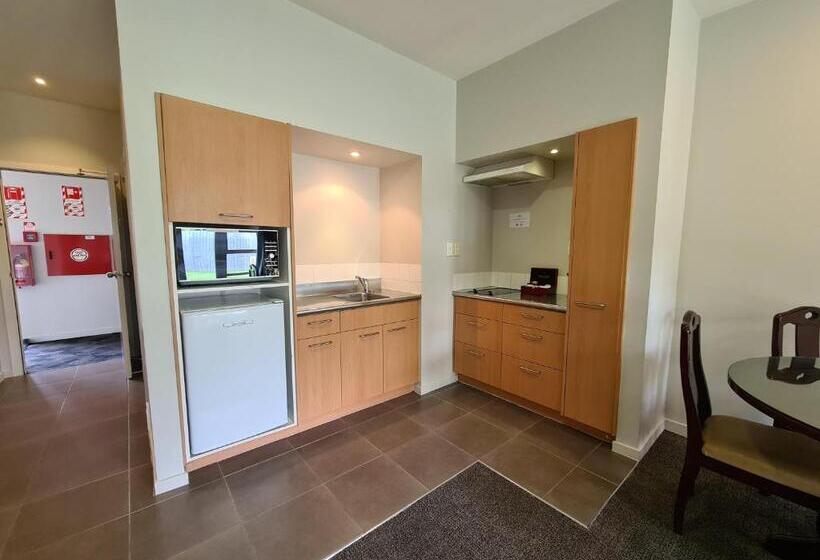 سوییت خانوادگی, The Garden