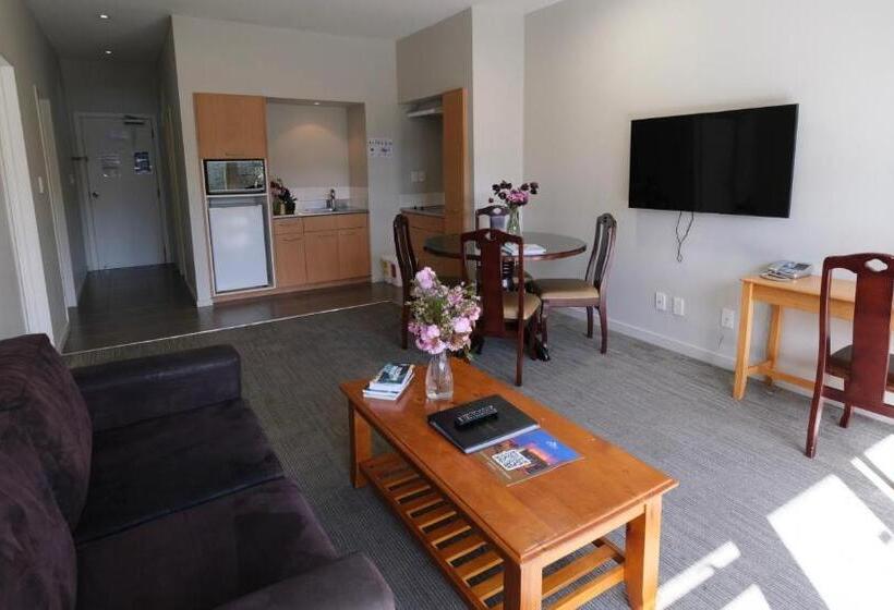 سوییت خانوادگی, The Garden