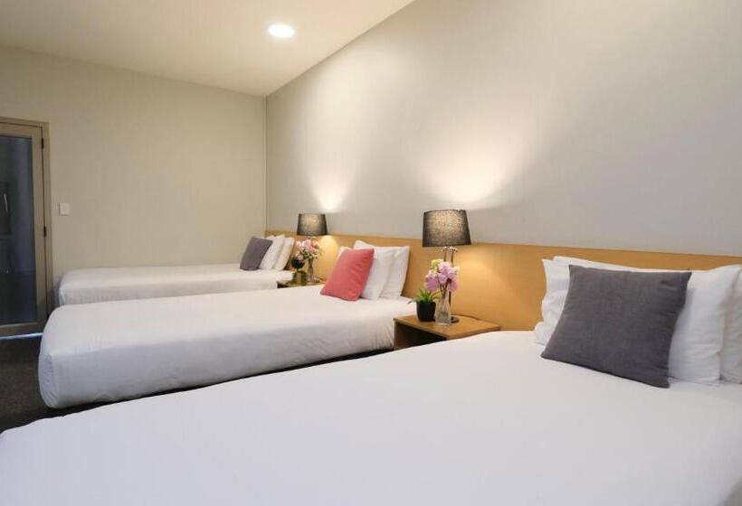 سوییت خانوادگی, The Garden